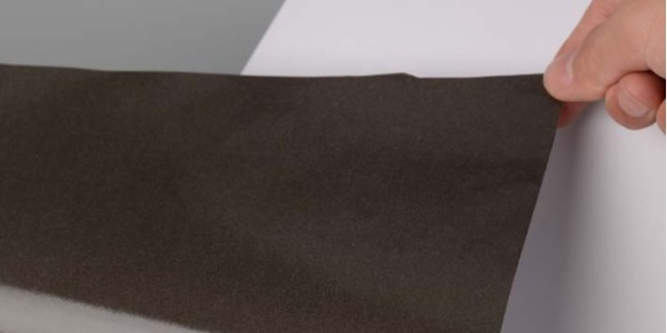 鐳射膜不干膠與PVC不干膠又存在什么關系呢？