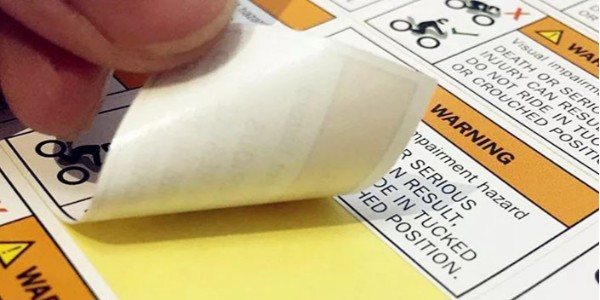 如何能讓PVC不干膠貼紙貼得更牢固，不翹標呢？